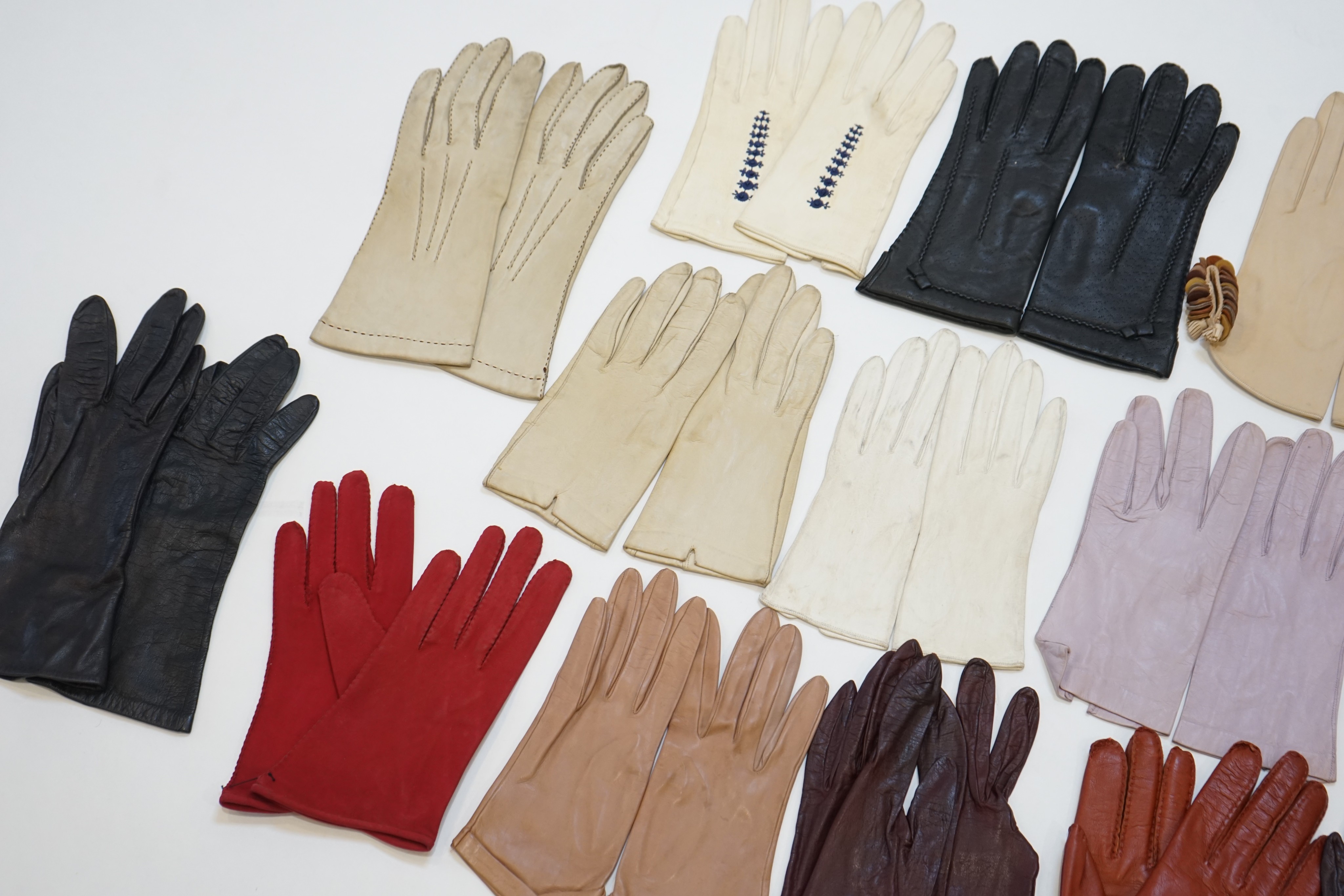 A large collection of assorted ladies gloves, including Christian Dior, many unworn, size 7-7.5